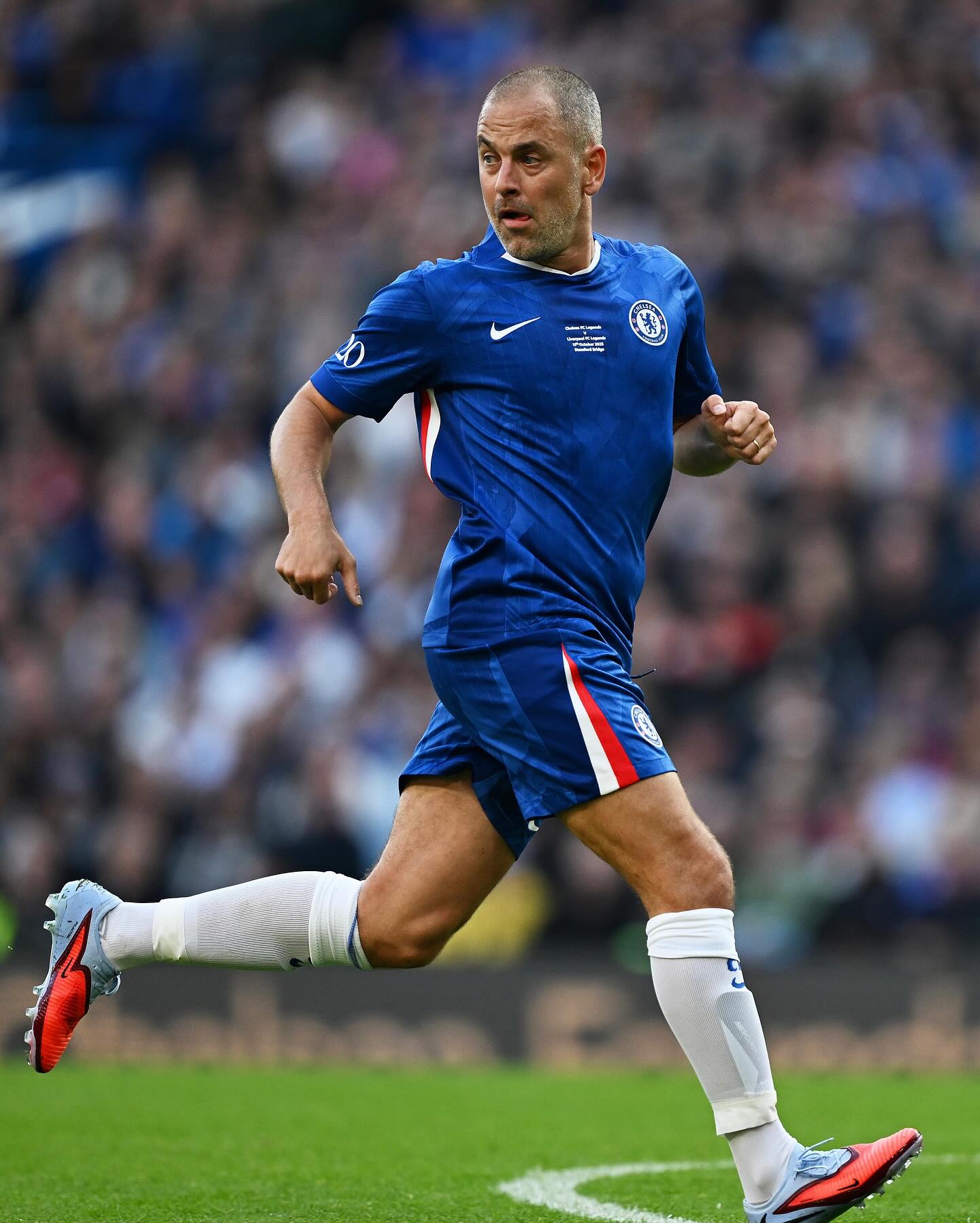 还认得出他们吗？斯坦福桥迎来多名传奇参加慈善赛