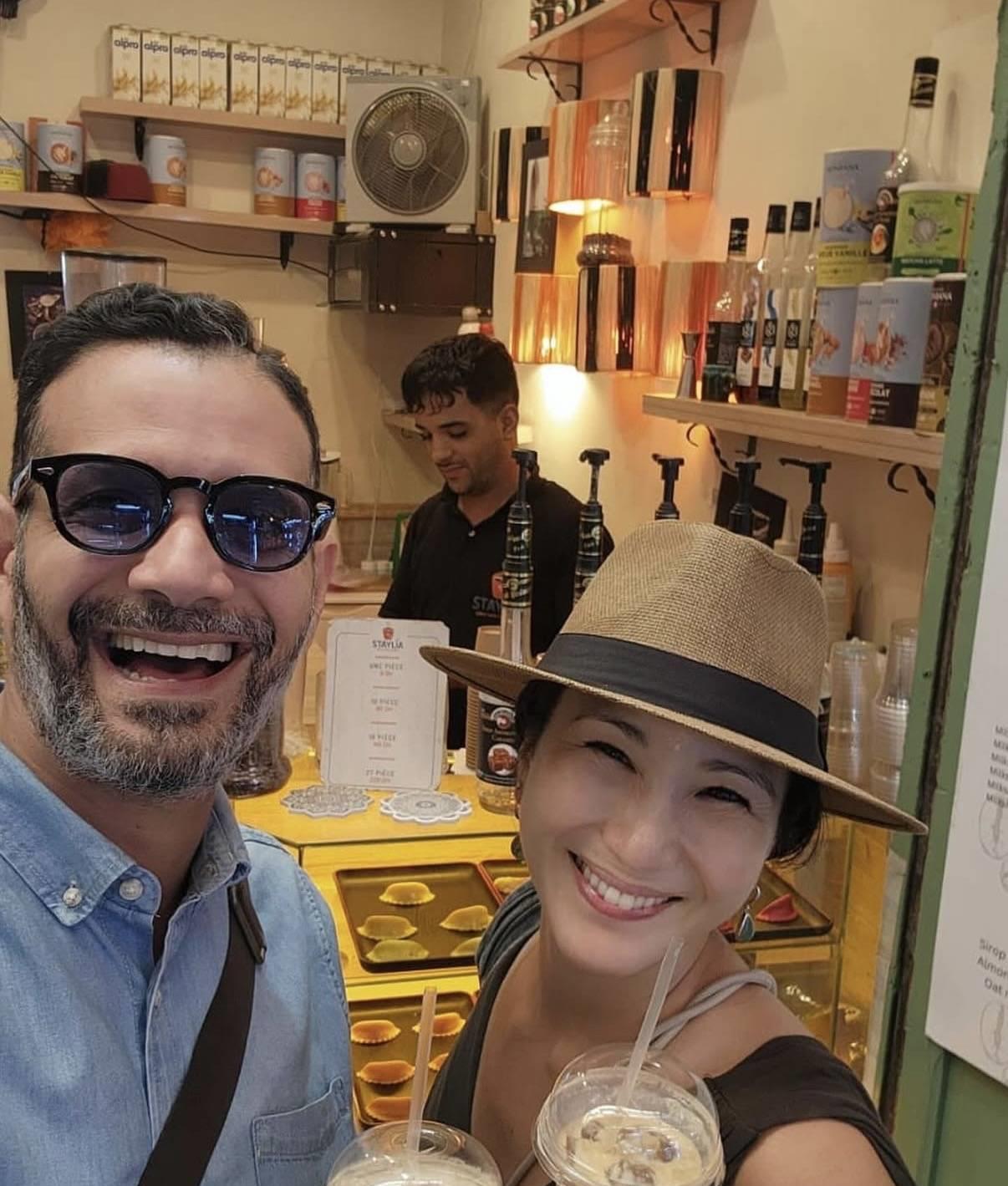 郑佩佩小女儿搬离美国定居非洲，随丈夫回老家生活，在当地教瑜伽