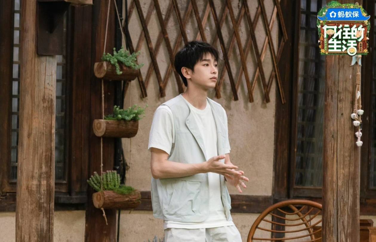 黄磊说彭昱畅比张艺兴帅？师父这波“端水”直接翻车！