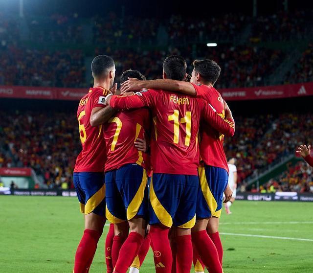 2：0！巴萨飞翼神鬼莫测，悍将任意球世界波，西班牙完胜3连胜开局