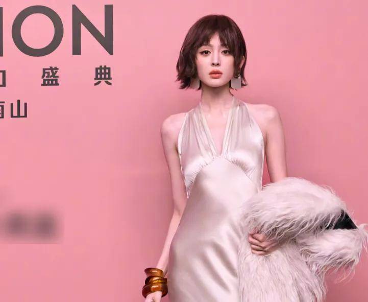 业内曝娜扎被抢休息室，刘亦菲聊天被保镖监听，好精彩的后台大瓜