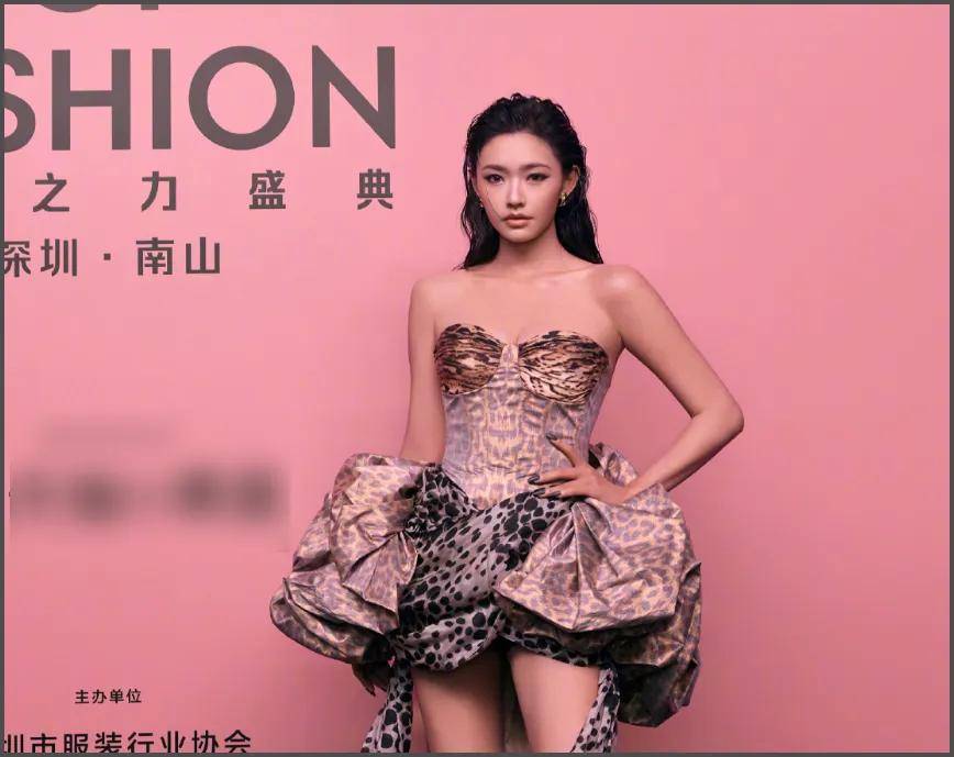 业内曝娜扎被抢休息室，刘亦菲聊天被保镖监听，好精彩的后台大瓜