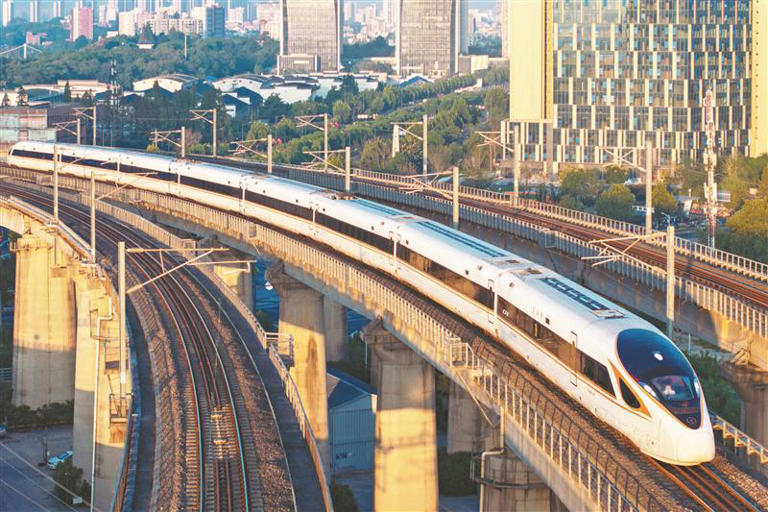 全国铁路实行新的列车运行图