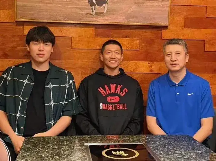 就在今天 10月12日早上 留洋球员传来余嘉豪 张博源 杨瀚森 赵维伦动态