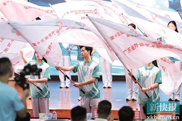 广州志愿者授旗！全市将设132个服务站