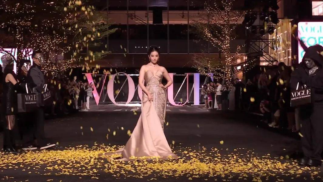 业内曝娜扎被抢休息室，刘亦菲聊天被保镖监听，好精彩的后台大瓜