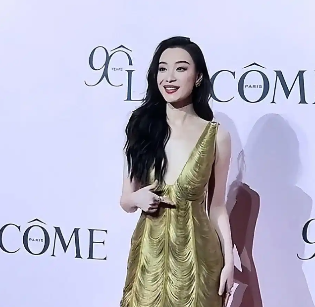 倪妮张凌赫张婧仪晚宴同框，俊男美女美得各有千秋，好权威的三张脸