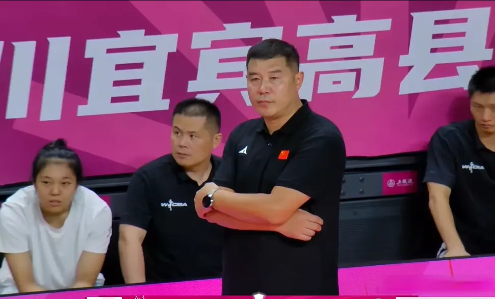 13分大胜！辽宁女篮斩获开门红，崔万军给侯冰上一课，哈文茜两双