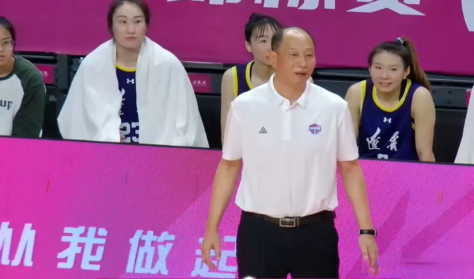 13分大胜！辽宁女篮斩获开门红，崔万军给侯冰上一课，哈文茜两双