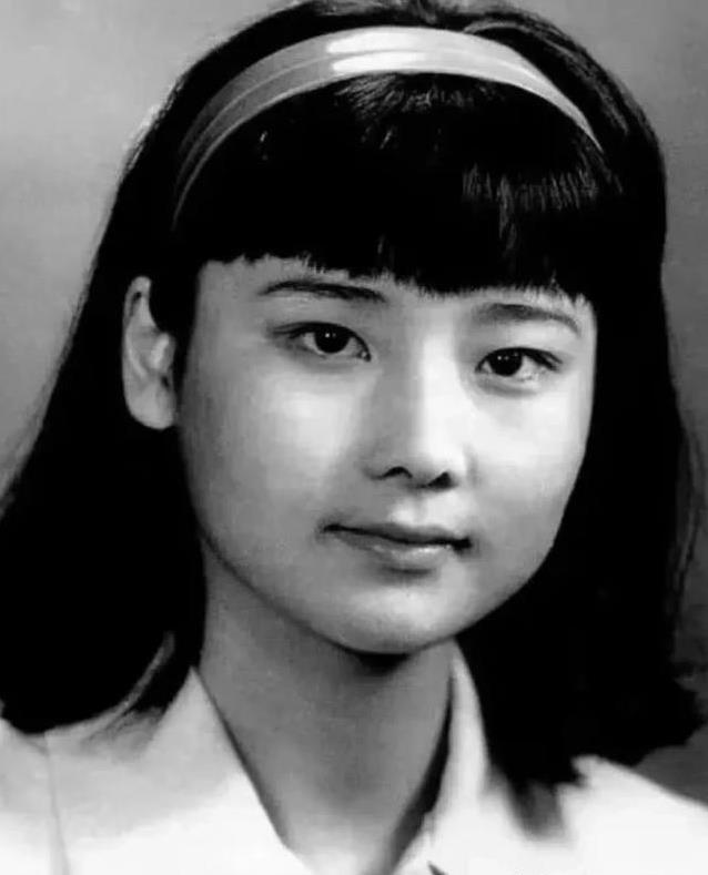 从苦日子走来，演戏从不装，60岁封后感动全场