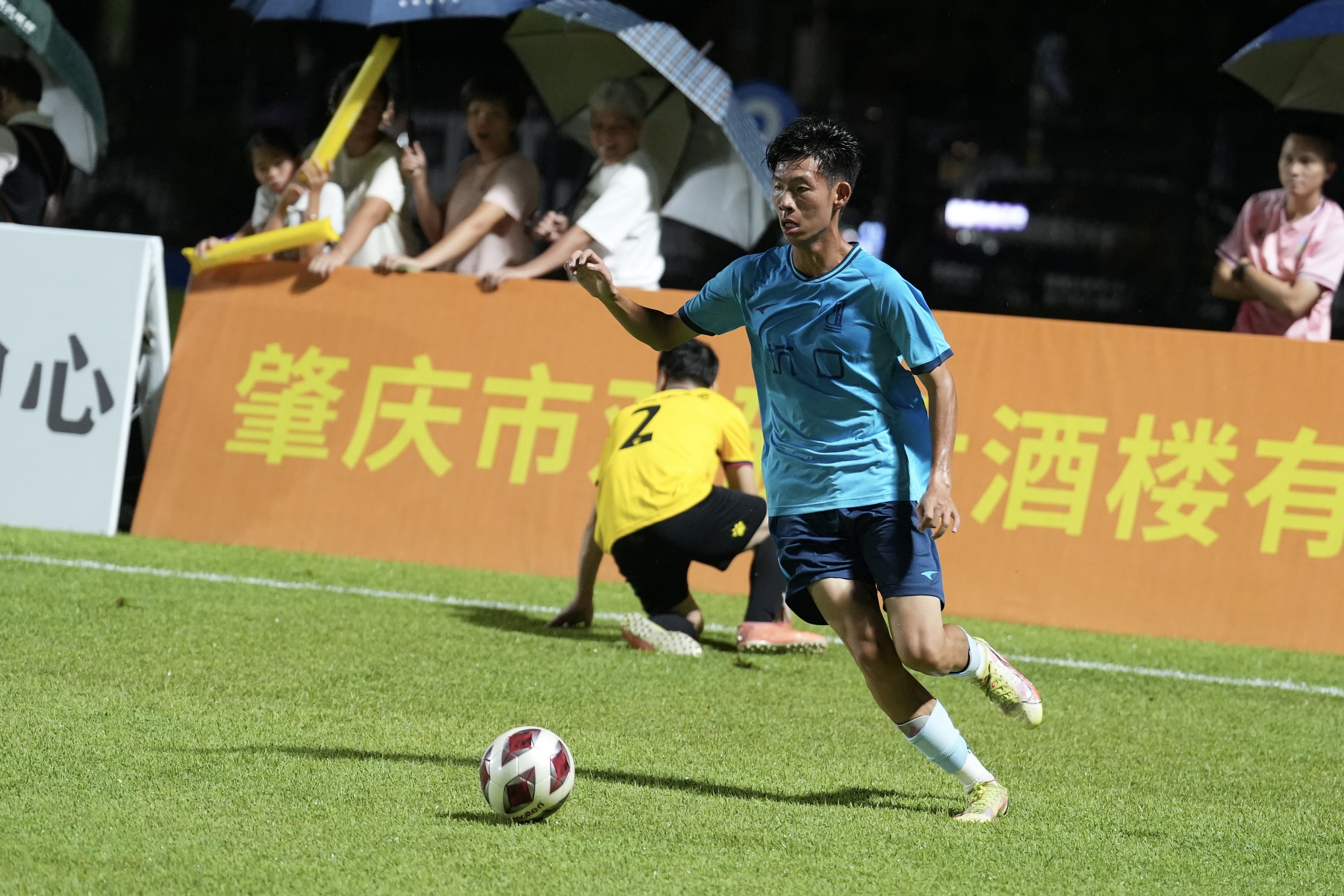 肇庆“鼎超”揭幕战雨中开赛，坑口街道4：0豪取开门红