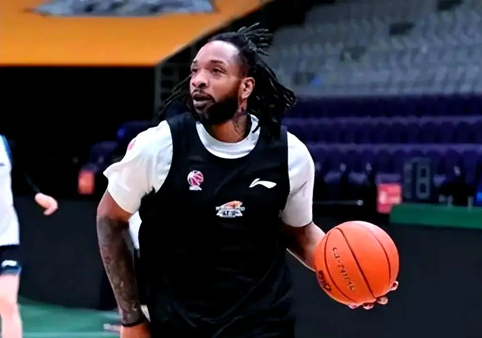 悬念揭晓，辽宁男篮正式签约杰隆布朗，场均14+6，敲定四外援阵容