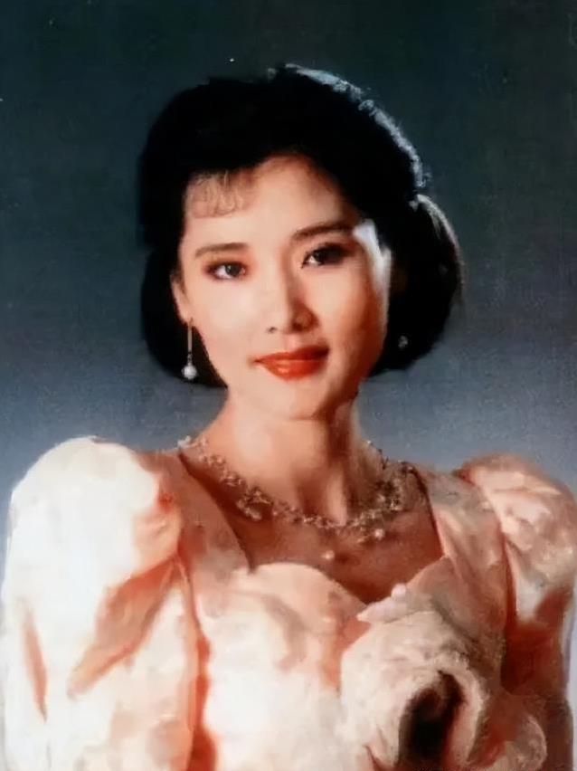 从苦日子走来，演戏从不装，60岁封后感动全场