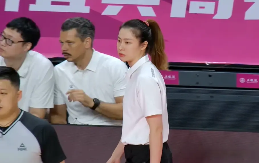 狂赢27分！江苏女篮开门红，国手19+4，大宝贝遭雪藏，小李梦10分