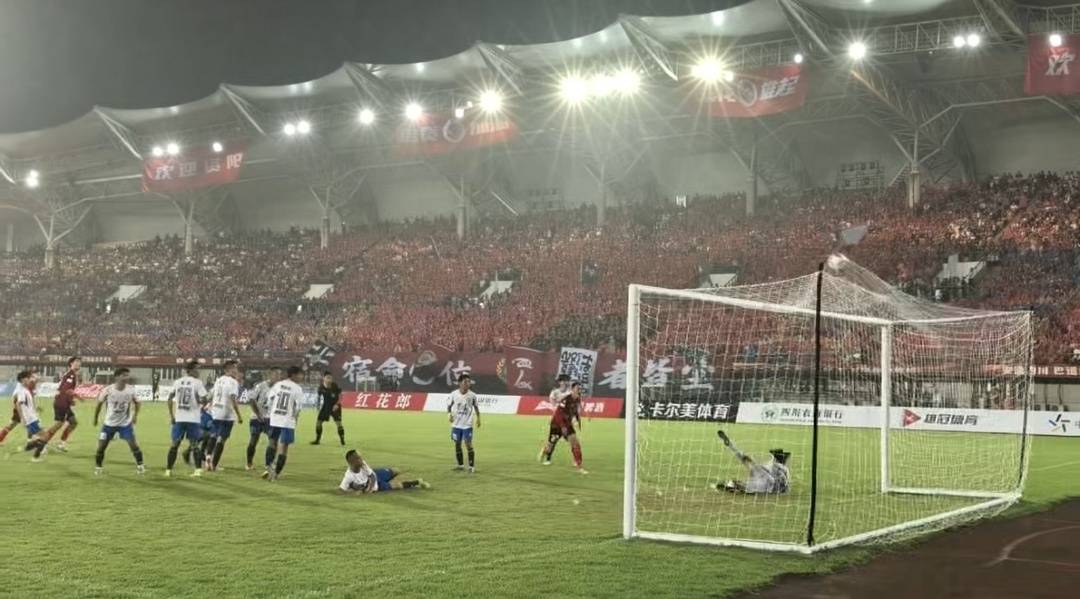 自贡主场迎战资阳 上半场比分2:0暂时领先