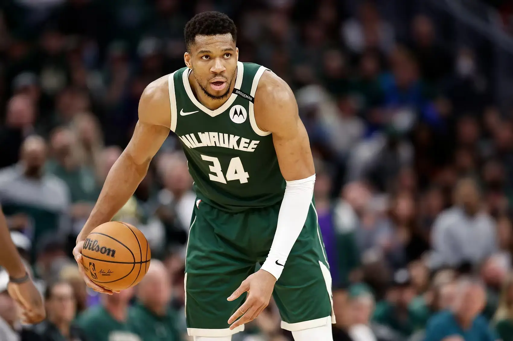 NBA：穆迪季前赛报销，湖人或报价字母哥，基根穆雷手术