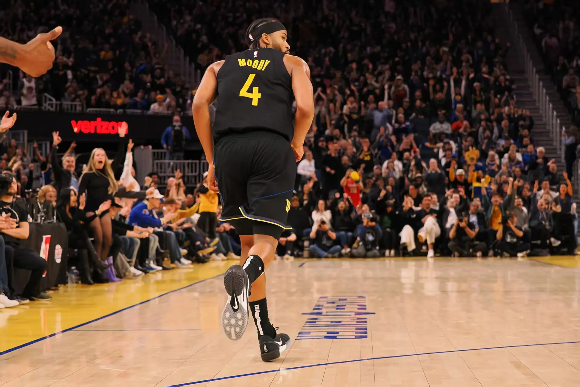 NBA：穆迪季前赛报销，湖人或报价字母哥，基根穆雷手术