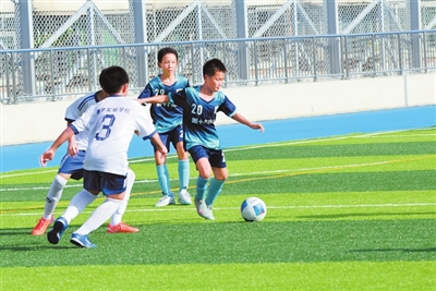 全市中小学生校园足球联赛火热开局