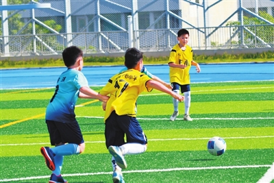 全市中小学生校园足球联赛火热开局