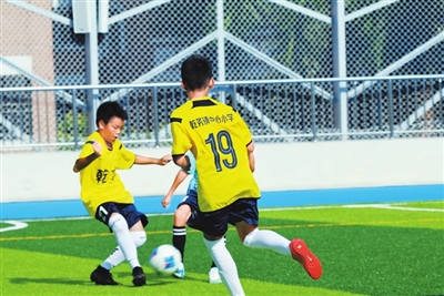 全市中小学生校园足球联赛火热开局