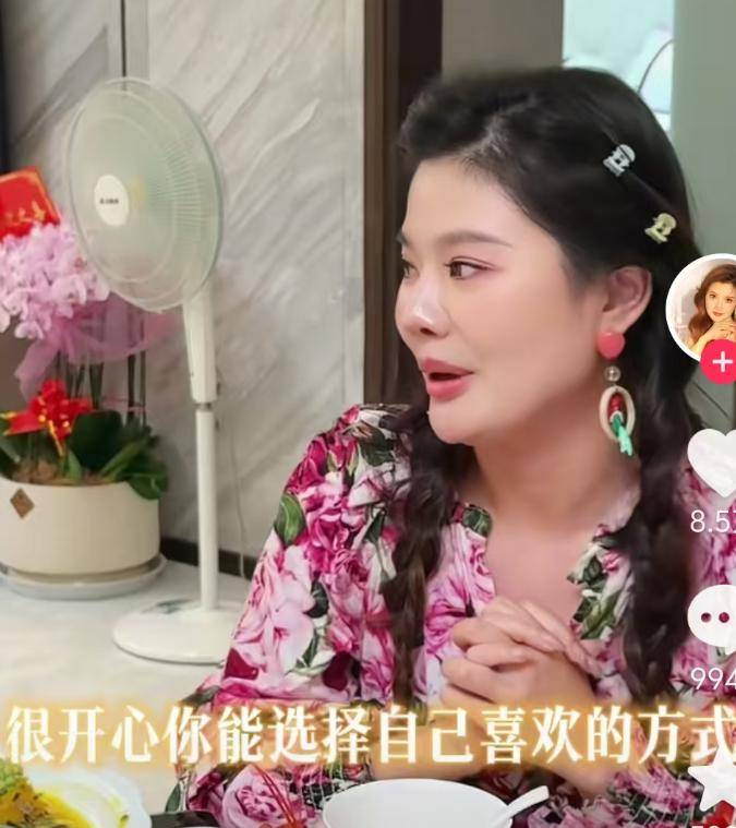 何钰欣官宣离婚心情好，霸气回复网友评论，痞幼被质疑和猴哥复合