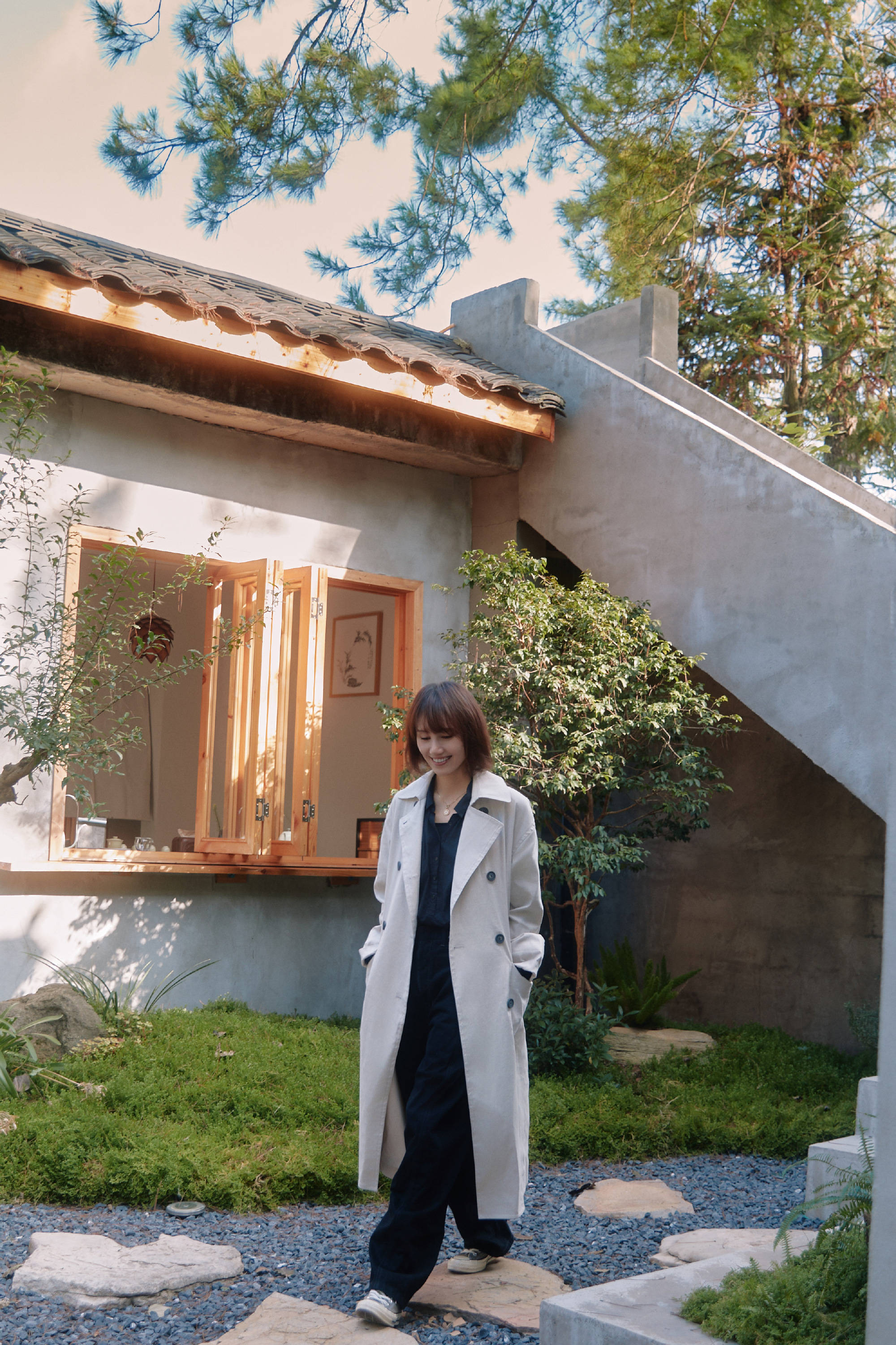 47岁袁泉晒近照，和老公夏雨在贵阳，结婚16年感情好但还低调避嫌