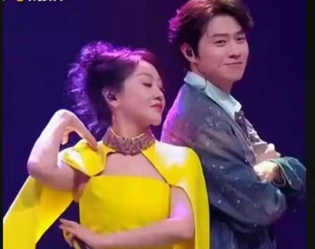 闫妮邹伟：离婚21年，不同人生轨迹的精彩碰撞！
