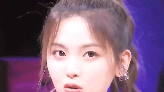 虽然杨超越学历不高，但她的情商、感知、领悟能力超越了许多人！