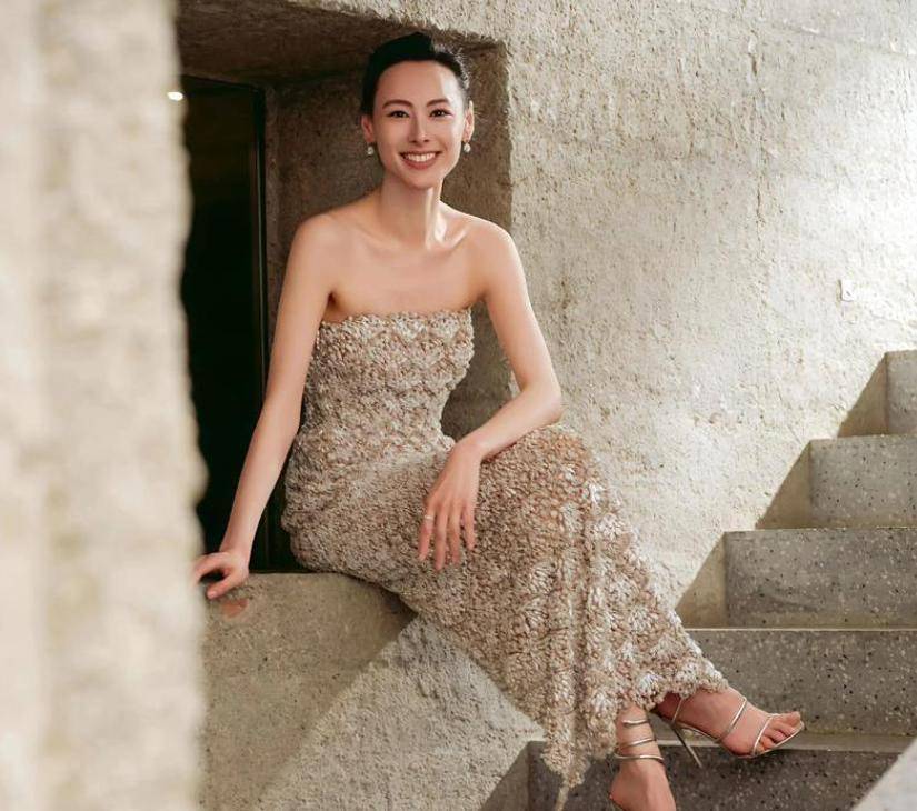 梁洛施从2亿解约英皇，到拒嫁李泽楷，现与新男友过的坦荡又低调