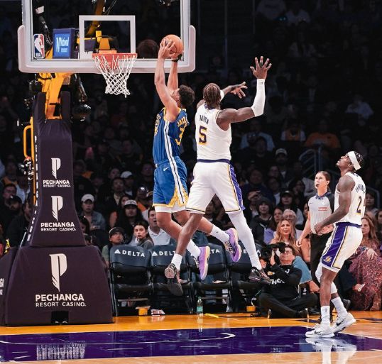 NBA季前赛战报：东詹库里缺席湖人力克勇士 里夫斯21分伤退艾顿14+8
