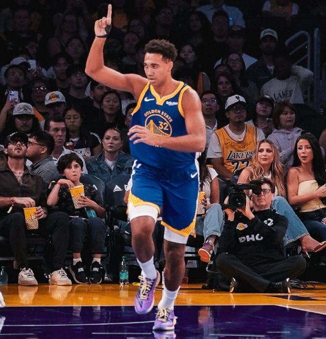 NBA季前赛战报：东詹库里缺席湖人力克勇士 里夫斯21分伤退艾顿14+8
