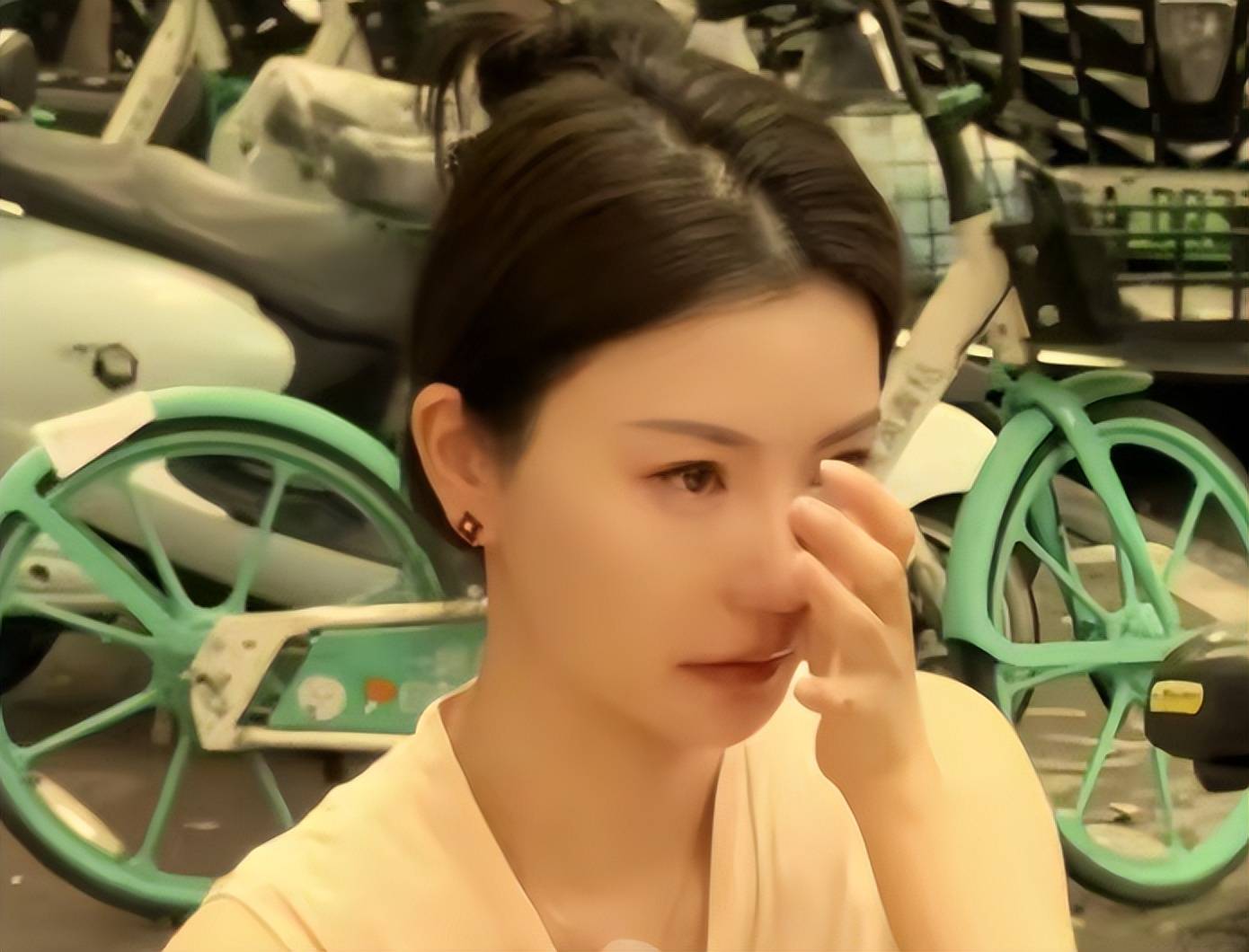 何钰欣官宣离婚心情好，霸气回复网友评论，痞幼被质疑和猴哥复合