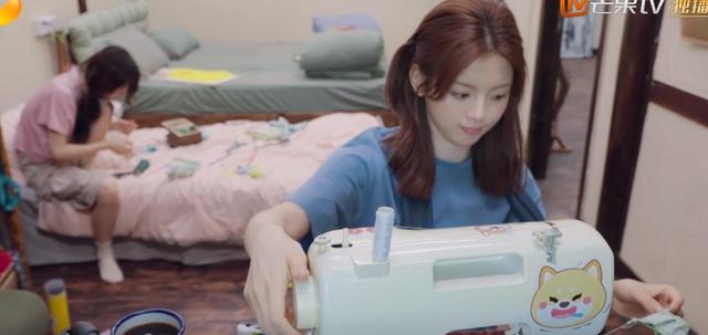 虽然杨超越学历不高，但她的情商、感知、领悟能力超越了许多人！