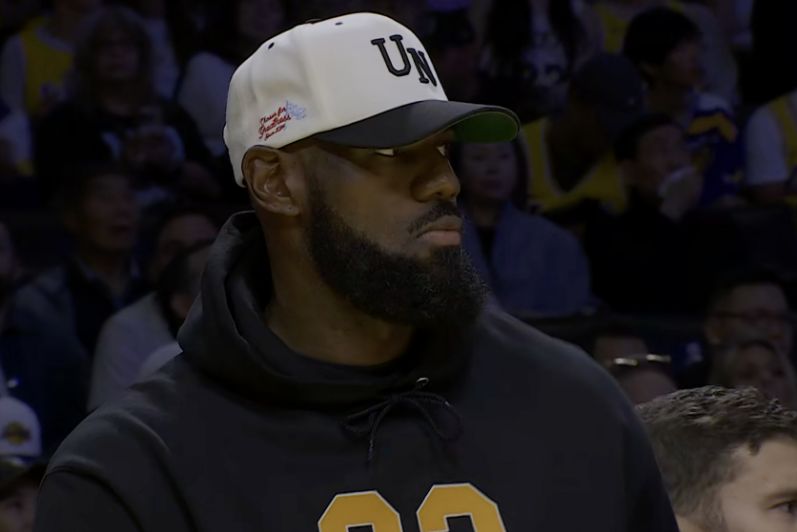 NBA季前赛战报：东詹库里缺席湖人力克勇士 里夫斯21分伤退艾顿14+8