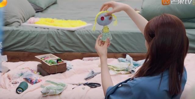 虽然杨超越学历不高，但她的情商、感知、领悟能力超越了许多人！