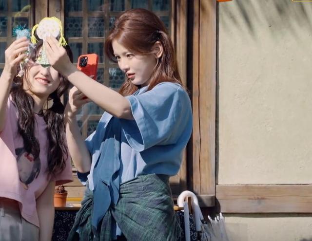 虽然杨超越学历不高，但她的情商、感知、领悟能力超越了许多人！