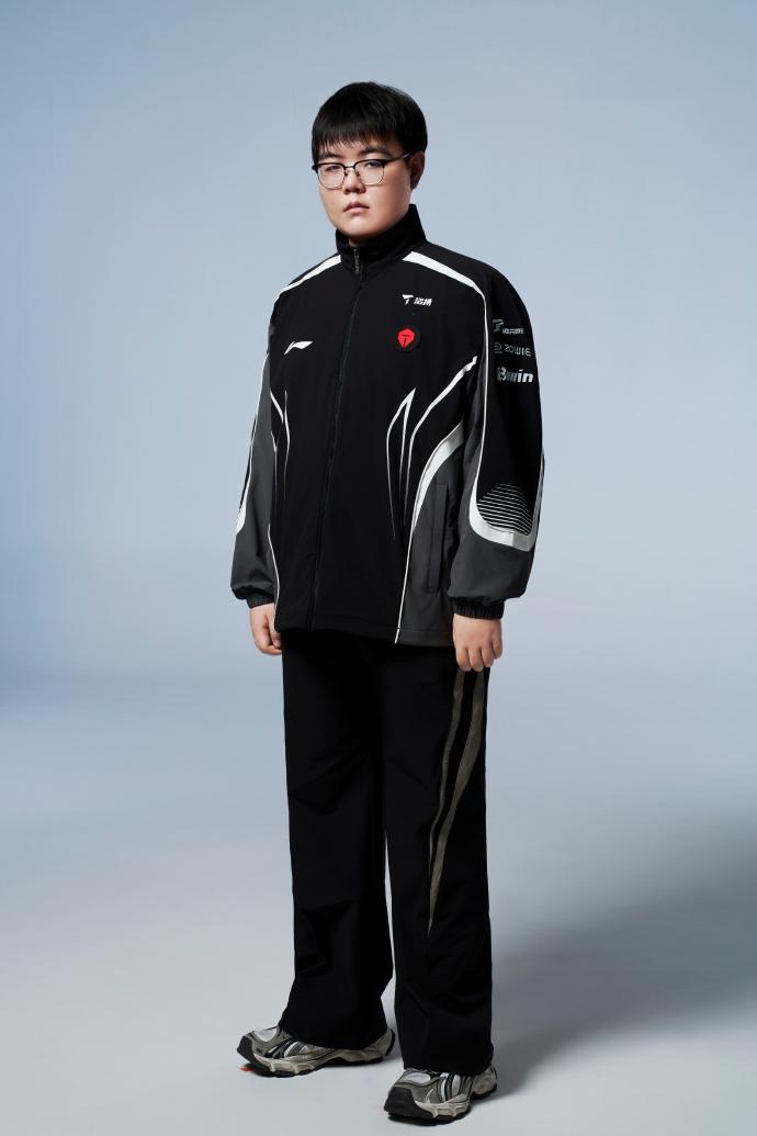 TES官媒发布世界赛定妆照：整整齐齐.jpg