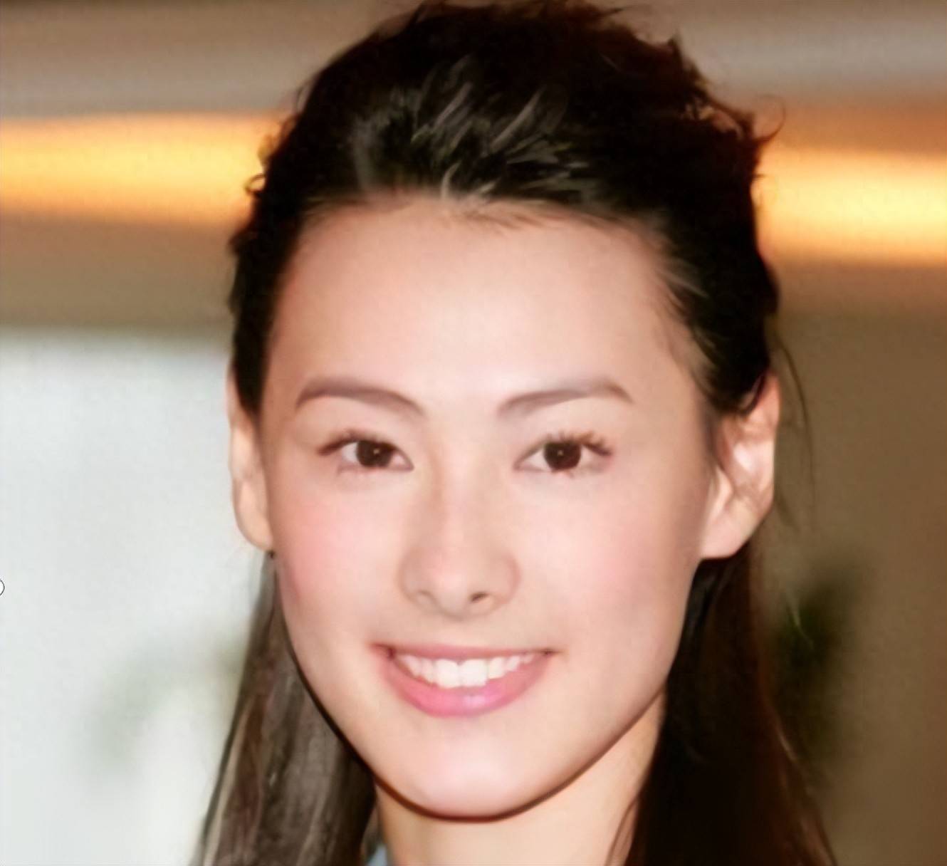 梁洛施从2亿解约英皇，到拒嫁李泽楷，现与新男友过的坦荡又低调