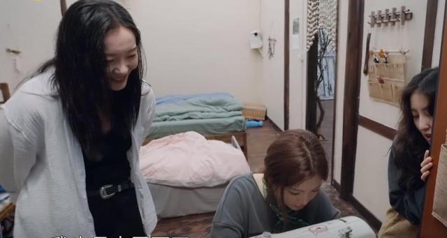 虽然杨超越学历不高，但她的情商、感知、领悟能力超越了许多人！