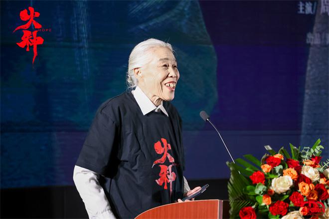 电影《火种》首映礼 导演赞姜武塑生涯高光角色