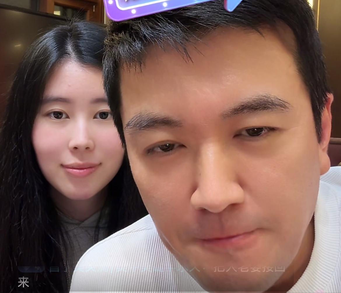 离婚8个月杨子带陶虹女儿走黄圣依老路，网友：老毛病又犯