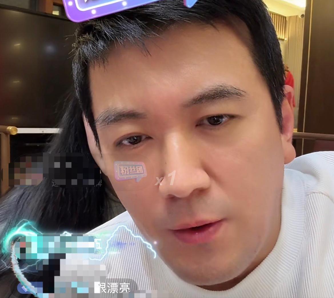 离婚8个月杨子带陶虹女儿走黄圣依老路，网友：老毛病又犯