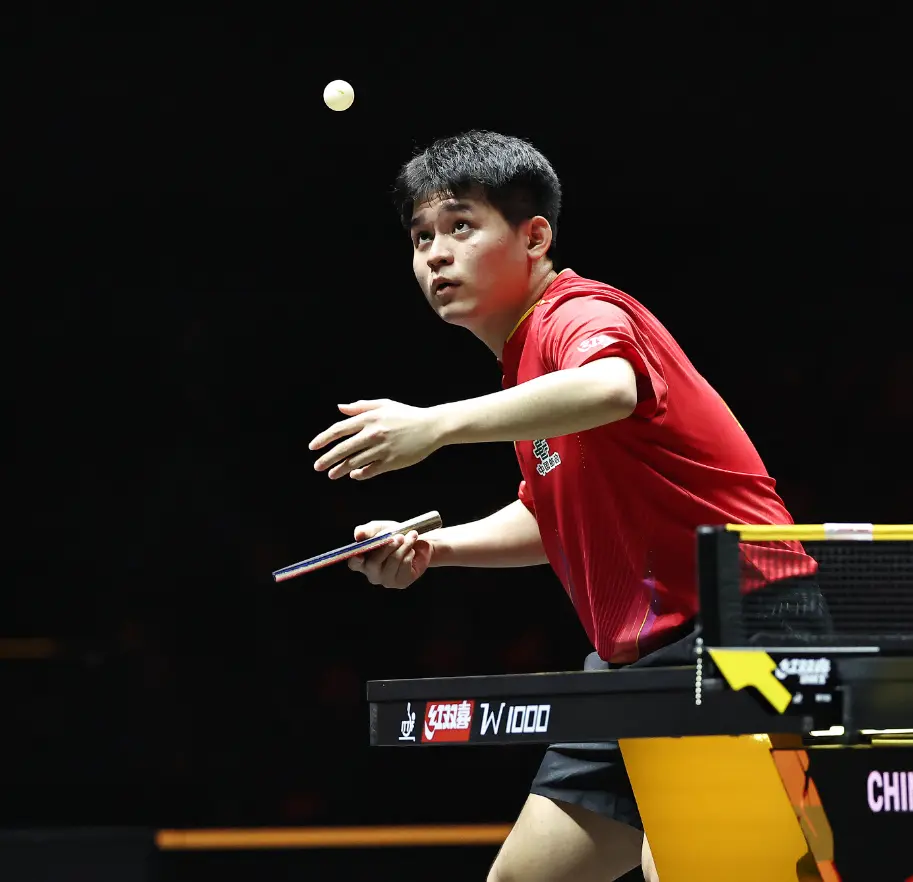 林诗栋自我救赎，3-0横扫伊朗怪球手，国乒晋级半决赛约战日本