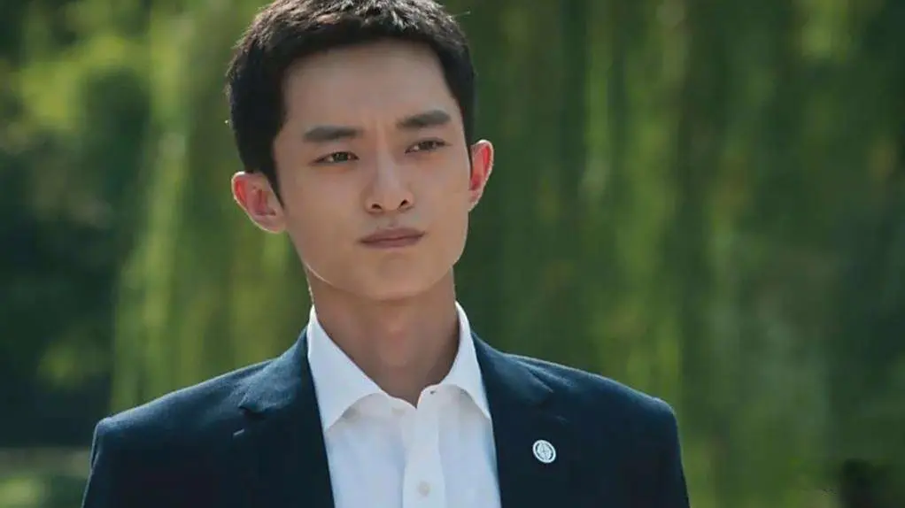 搭档于和伟没红，搭档辛柏青没火，《命悬一生》搭档黄轩终于红了