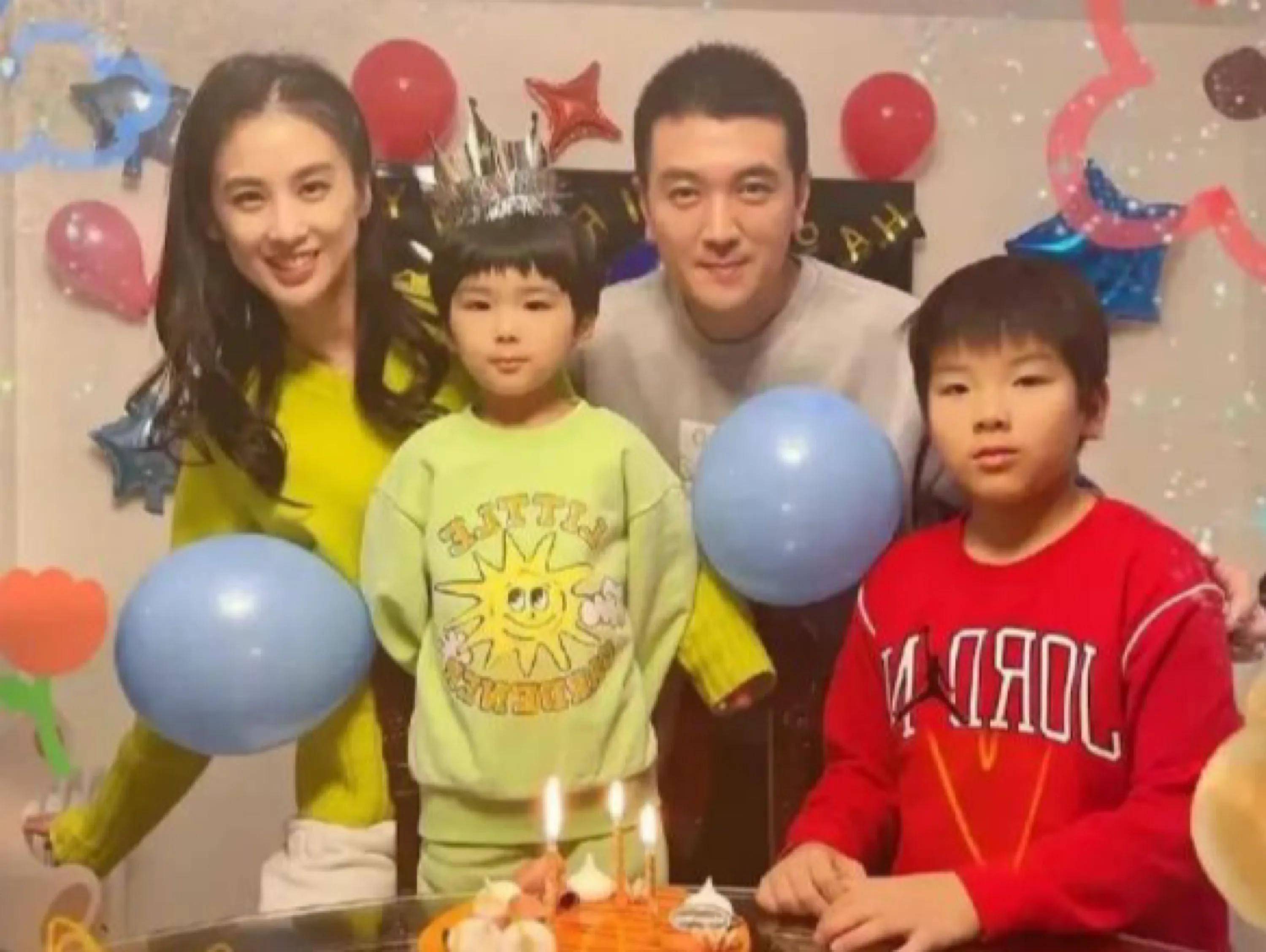 离婚8个月杨子带陶虹女儿走黄圣依老路，网友：老毛病又犯