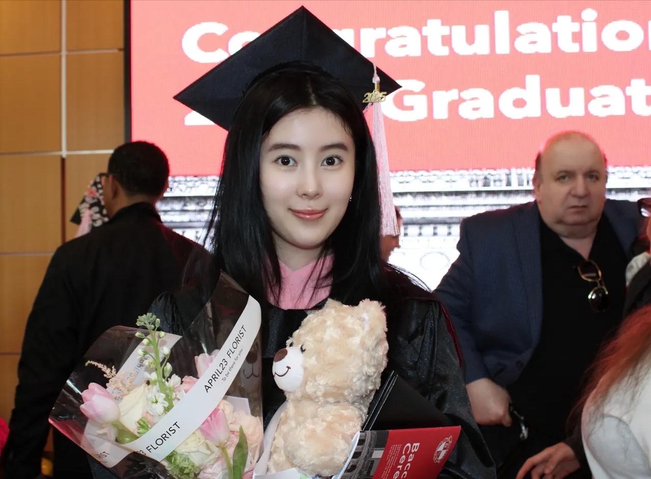 离婚8个月杨子带陶虹女儿走黄圣依老路，网友：老毛病又犯