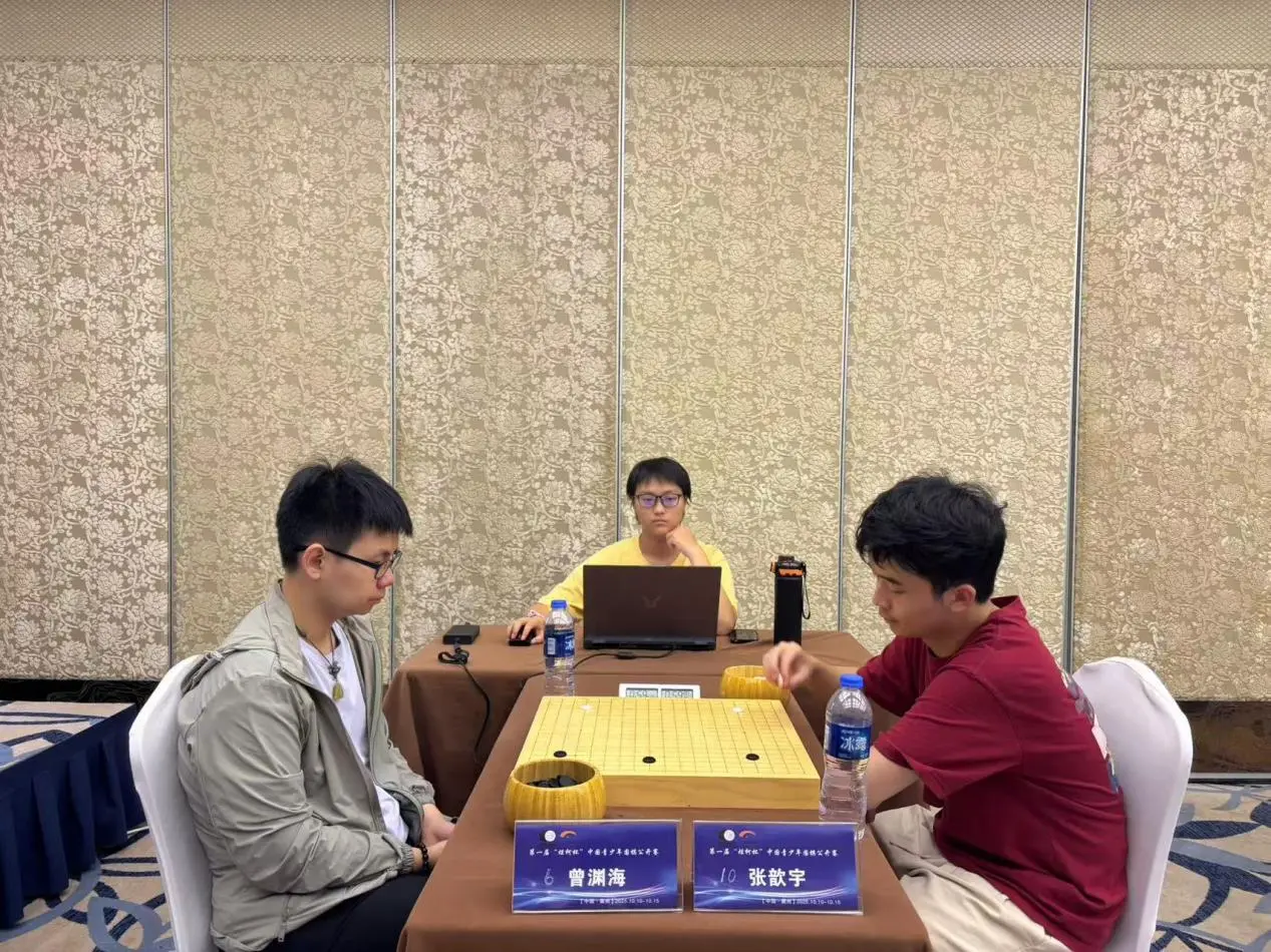 “烂柯杯”中国青少年围棋公开赛总决赛临近收官，王春晖独自领跑五人紧随其后