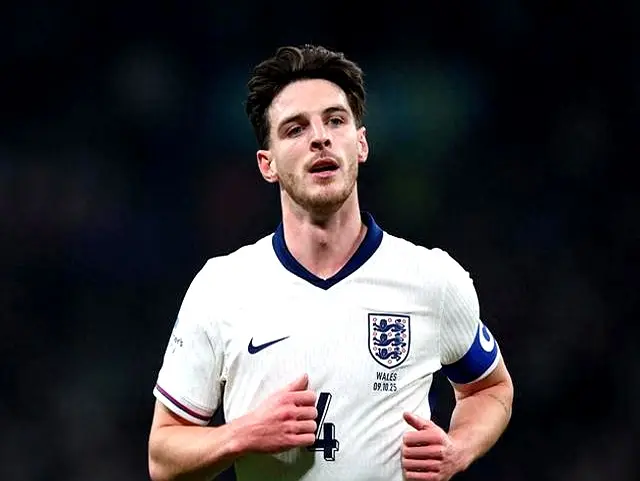 英格兰3-0威尔士，24岁阿森纳悍将萨卡飙世界波，25岁格伊2妙传