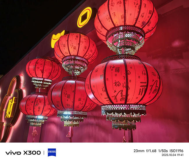 我们造出了一台“核舟”手机：vivo X300的方寸旗舰梦