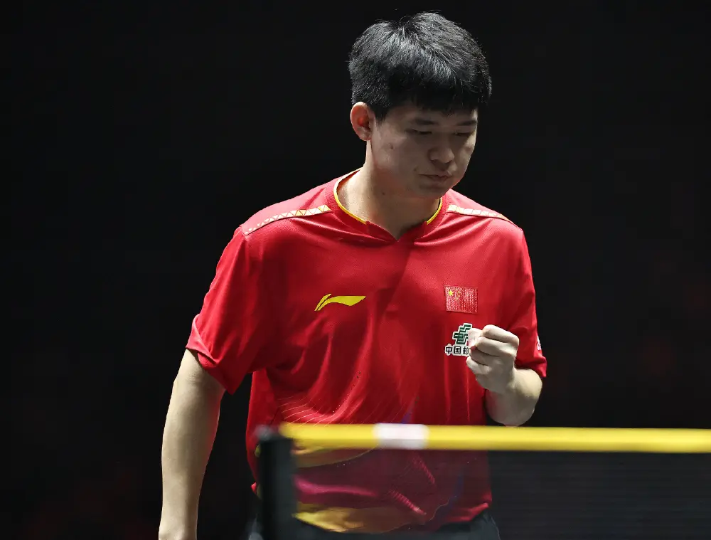 林诗栋自我救赎，3-0横扫伊朗怪球手，国乒晋级半决赛约战日本